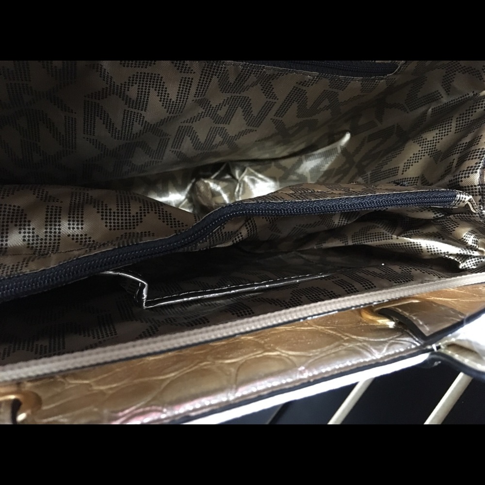 Purse - Picture 3 of 3